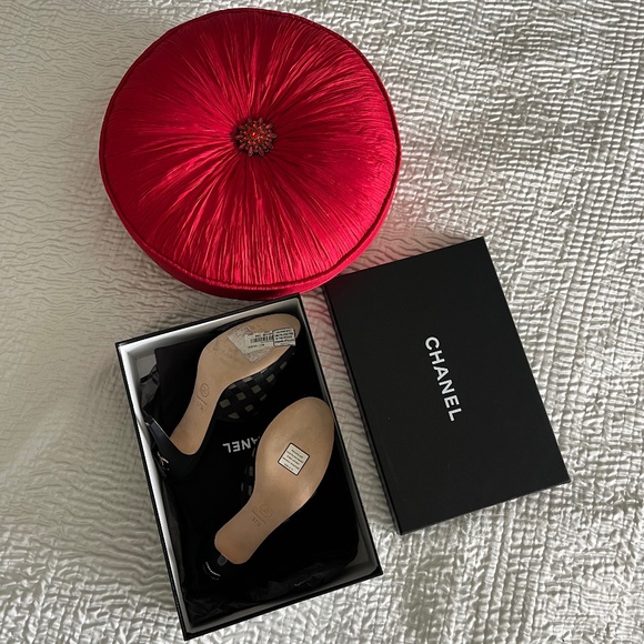 Authentic Chanel heels - Picture 13 of 15